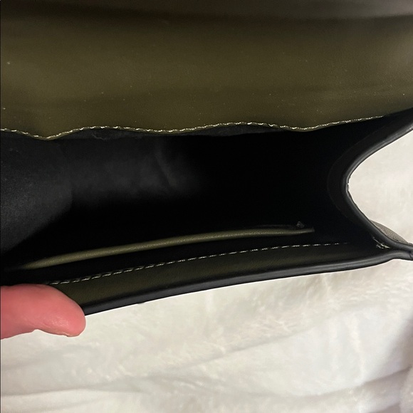 Chic Olive Green Crossbody Bag with Gold Chain - Picture 2 of 3